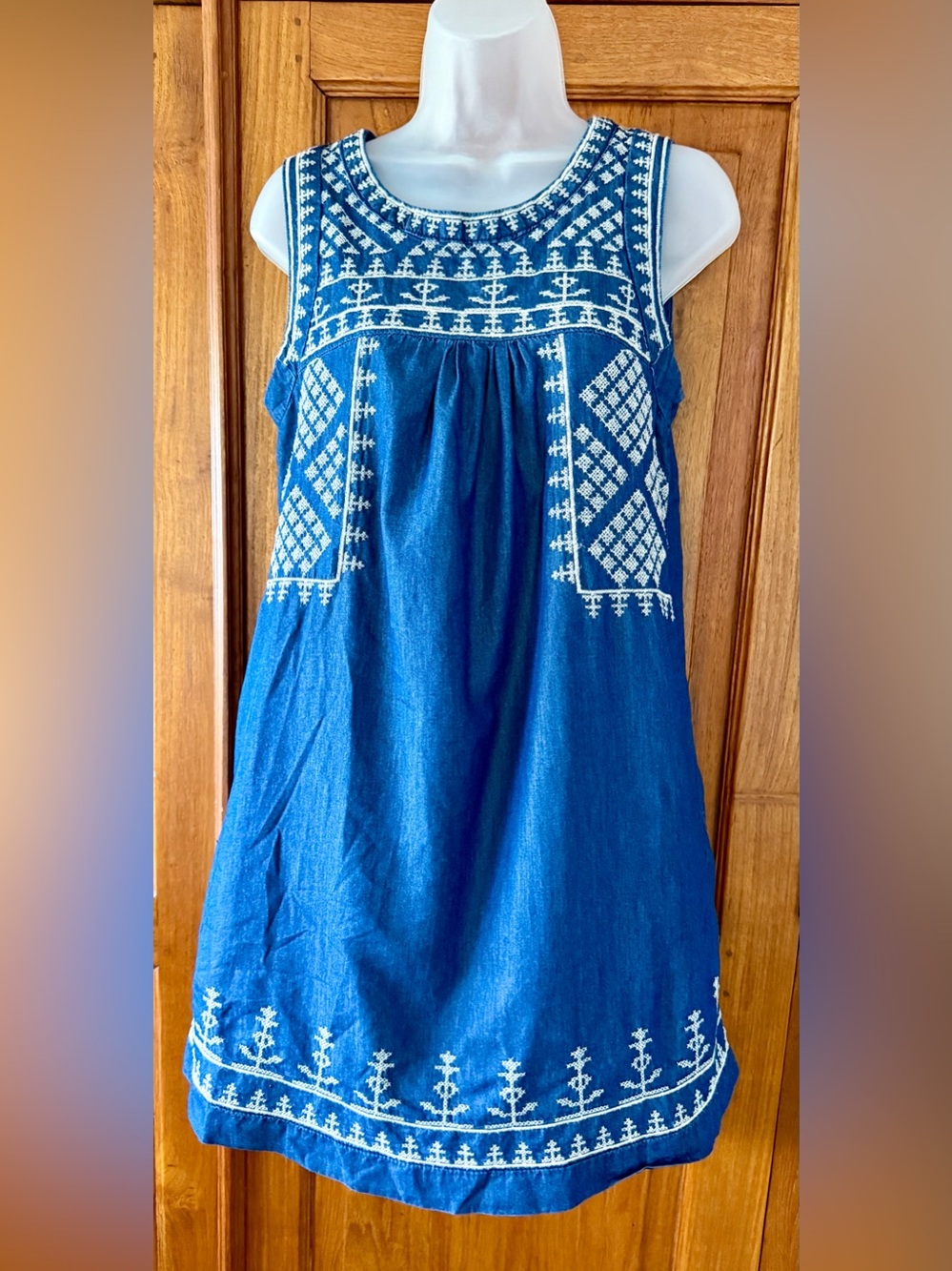 Romeo & Juliet Couture Blue Sleeveless Embroidered denim lyocell Mini Dress